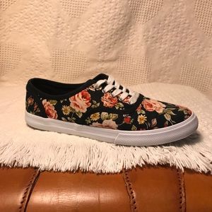 Van style Mossimo Floral Sneakers